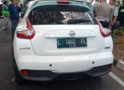 Insiden tabrak lari mengejutkan warga Dinoyo, Kota Malang, Kamis (1/5/2025) siang. Sebuah mobil Nissan Juke warna putih dengan nomor polisi L 1902 FL dilaporkan melarikan diri usai menabrak seorang pengendara motor.