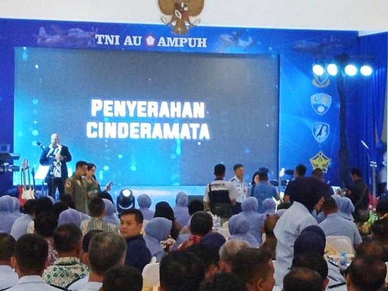Acara kenal pamit sekaligus serah terima jabatan Komandan Lanud Abdulrachman (Abd) Saleh, Malang, dari Marsekal Muda TNI Firman Wirayuda, ST, M.Soc.Sc, kepada Kolonel Pnb Reza R.R. Satranegara, S.Sos., MAP, MNSS, berlangsung penuh khidmat dan kehangatan.
