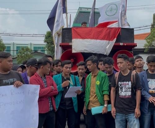 Aliansi Jatim Melawan secara tegas menyatakan mosi tidak percaya terhadap DPRD Provinsi Jawa Timur.