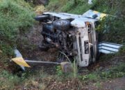 Hindari Motor Minibus Terguling Masuk Parit di Gempol Pasuruan