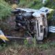 Hindari Motor Minibus Terguling Masuk Parit di Gempol Pasuruan