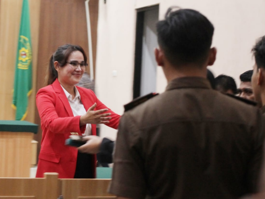 Majelis Hakim Pengadilan Negeri (PN) Kepanjen, Kabupaten Malang, menjatuhkan vonis hukuman 3,6 tahun penjara dan denda Rp 10 Juta, subsider 2 bulan, kepada Isa Zega, terdakwa perkara pencemaran nama baik, pada Kamis (8/5/2025), siang tadi.