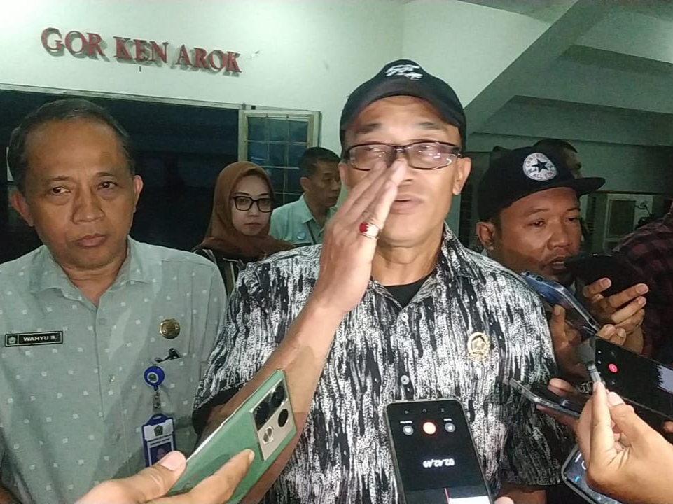 Menjelang pelaksanaan Pekan Olahraga Provinsi (Porprov) Jawa Timur IX tahun 2025, pada 20 Juni mendatang, Komisi D DPRD Kota Malang melakukan inspeksi mendadak (sidak) ke GOR Ken Arok, Kelurahan Buring, Kecamatan Kedungkandang, Jumat (9/5/2025).