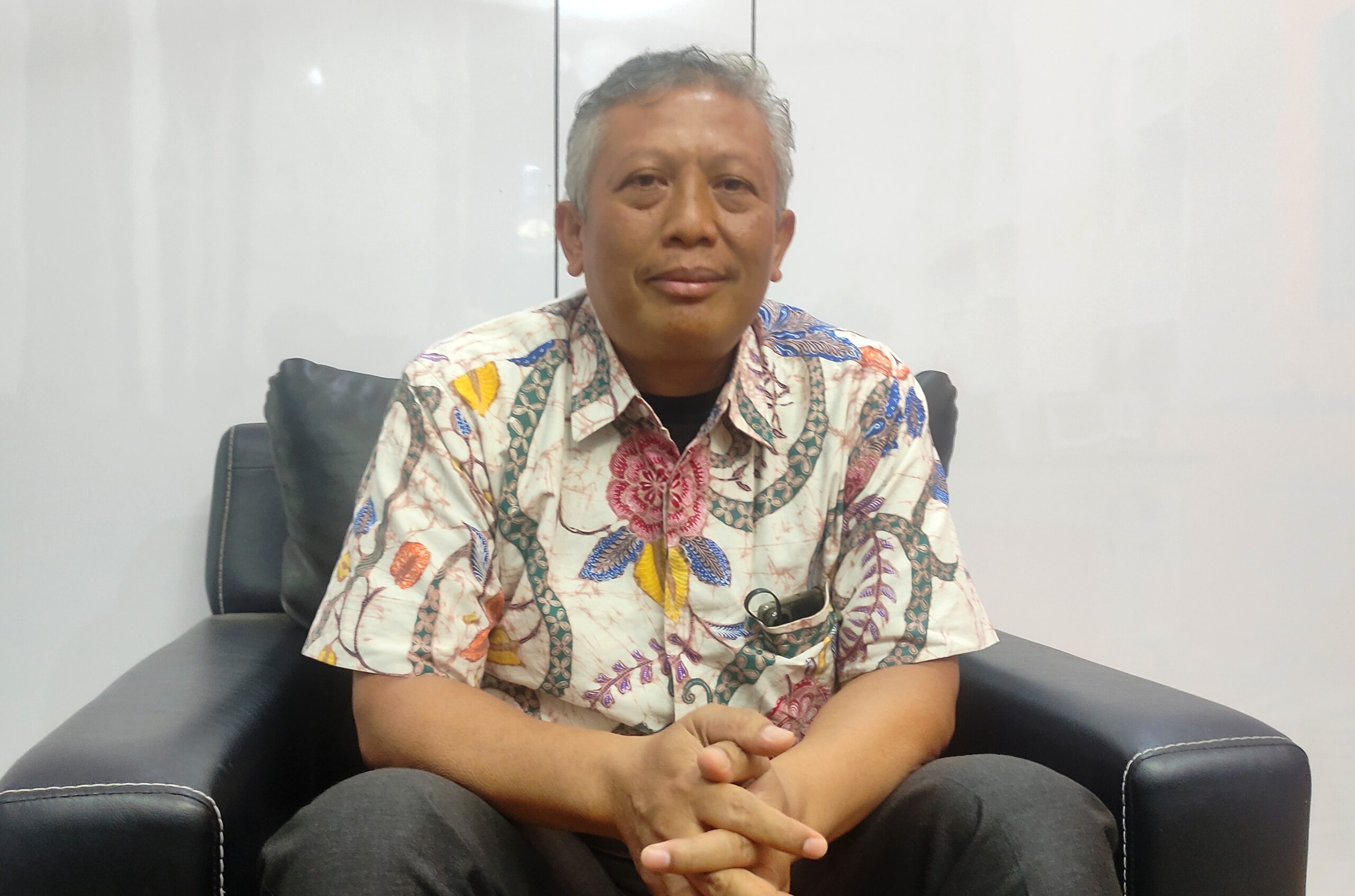 Komisi D DPRD Kota Malang menyoroti tingginya jumlah anak yang tidak bersekolah di wilayahnya sebagai isu yang perlu segera ditangani. Salah satu anggotanya, Asmualik, menilai program Sekolah Rakyat dari pemerintah pusat sebagai solusi konkret dalam menjawab tantangan tersebut.