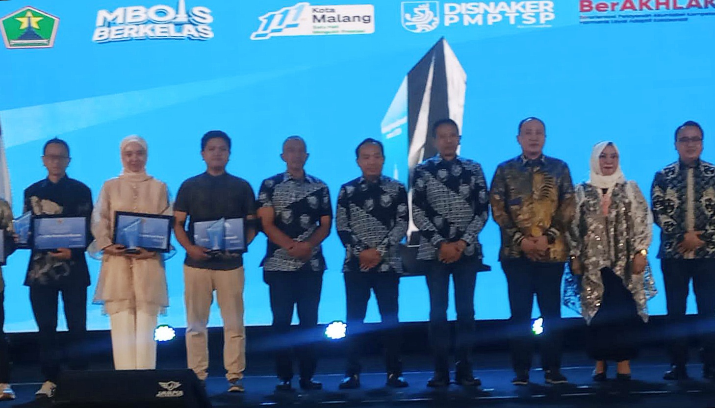 Pemerintah Kota Malang terus memperkuat komitmen dalam menciptakan iklim investasi yang sehat, aman, dan kompetitif. Hal ini ditegaskan oleh Wali Kota Malang, Wahyu Hidayat, dalam sambutannya pada acara Investment Award 2025.