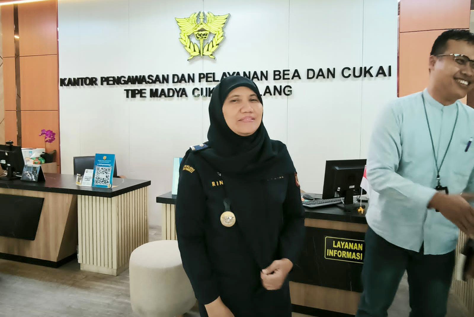 Manajer klub Arema FC, Wiebie, resmi ditetapkan sebagai tersangka dalam kasus peredaran rokok ilegal.