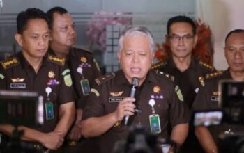Tim Jaksa Penyidik pada Direktorat Penyidikan Jaksa Agung Muda Bidang Tindak Pidana Khusus (JAM PIDSUS) memeriksa tiga orang saksi
