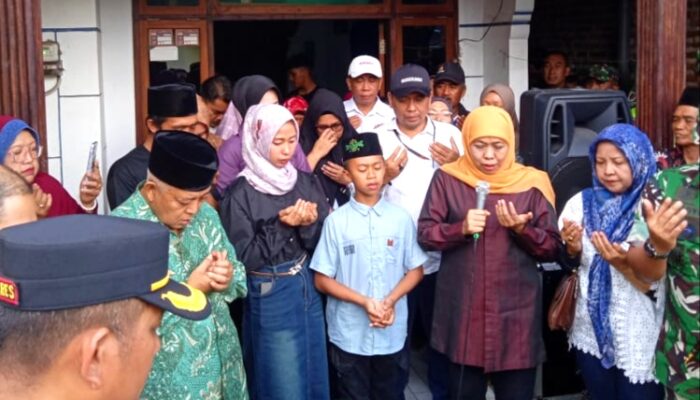 Gubernur Jatim Serahkan Sepasang Sapi untuk Siswa SD di Malang