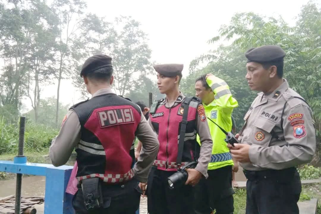Balita Diduga Hanyut di Blitar Belum Ditemukan, Pencarian Terkendala Derasnya Arus