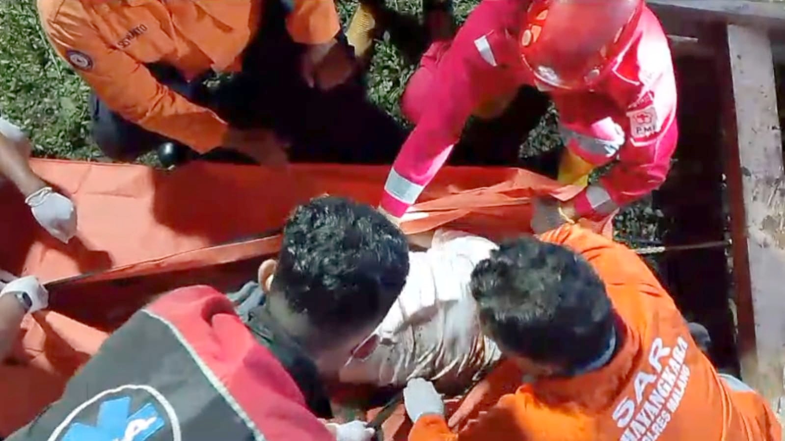 Tragis, Warga Wonosari Tewas Tercebur Septictank Saat Cari Bekicot: Evakuasi Dramatis Tiga Jam