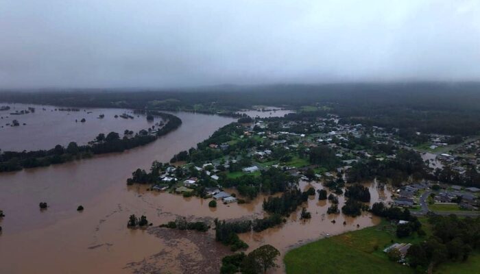 Banjir Bandang Terjang Kota di Pedalaman Australia, Warga Terpaksa Mengungsi ke Atap Rumah