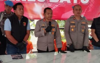 Seorang pria lanjut usia berinisial AMH (69), warga Kecamatan Babat, Kabupaten Lamongan, ditetapkan sebagai tersangka dalam kasus dugaan pencabulan terhadap dua santriwati di sebuah pondok pesantren di Desa Punten, Kecamatan Bumiaji, Kota Batu.