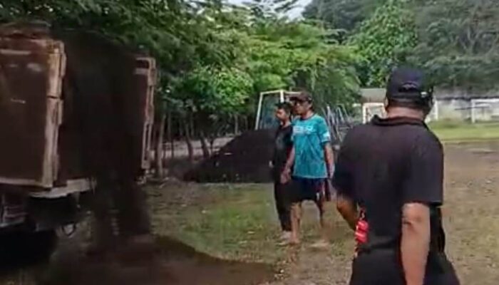 Panitia Bantengan Mulai Memperbaiki Kerusakan Lapangan Madyopuro Malang
