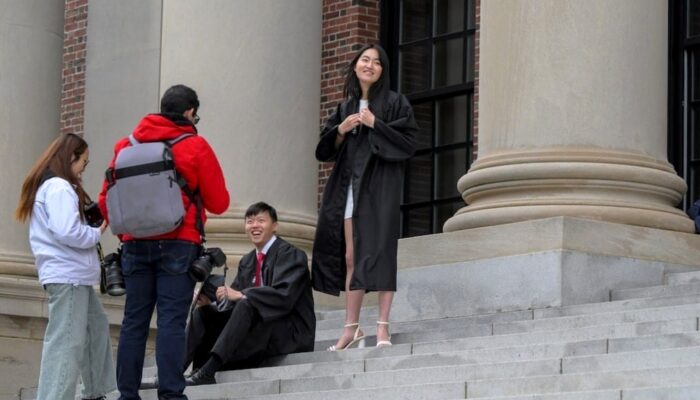Hakim Menangguhkan Upaya Pemerintahan Trump Larang Harvard Terima Mahasiswa Asing