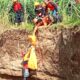 Setelah enam hari pencarian, jasad MA (22 bulan), balita asal Desa Kalipucung, Kecamatan Sanankulon, Kabupaten Blitar, ditemukan dalam kondisi meninggal dunia di aliran Sungai Brantas, tepatnya di bawah Jembatan Ngujang 1, Kabupaten Tulungagung pada Sabtu pagi (24/05). Lokasi penemuan berjarak sekitar 20 kilometer dari titik awal korban dilaporkan hilang.