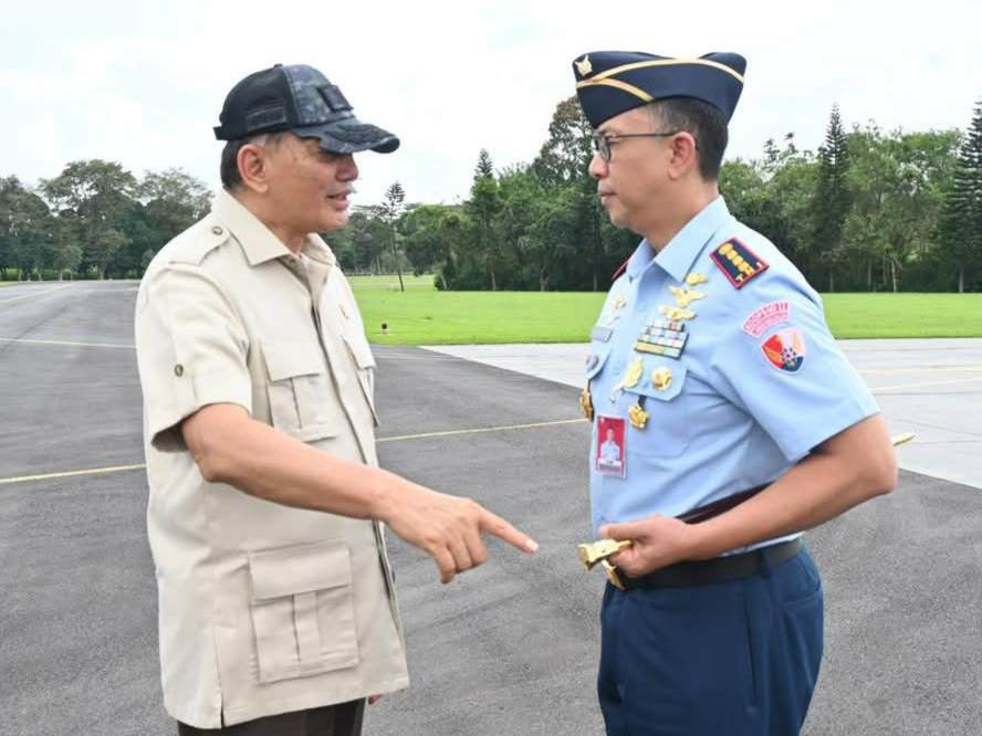 Menteri Pertahanan Republik Indonesia, Letjen TNI (Purn) Sjafrie Sjamsoeddin, melakukan kunjungan kerja ke Malang dalam rangka meninjau kegiatan Seleksi Perwira Prajurit Indonesia (SPPI) Batch 3 Kolat VIII Tahun 2025.
