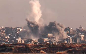Menurut otoritas kesehatan Gaza, sedikitnya 30 orang dilaporkan tewas dalam serangkaian serangan militer di Jalur Gaza pada hari Minggu (26/5). Di antara korban terdapat seorang pejabat senior layanan penyelamatan dan seorang jurnalis lokal.