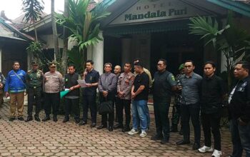 Sengketa panjang terkait jual beli properti Hotel Mandala Puri di Kota Malang akhirnya berujung pada pelaksanaan eksekusi oleh Pengadilan Negeri (PN) Malang, Selasa (27/5/2025). Eksekusi tersebut dilakukan atas objek tanah dan bangunan seluas 1.050 meter persegi yang berlokasi di Jalan Panglima Sudirman Nomor 81, Kelurahan/Kecamatan Klojen, Kota Malang.