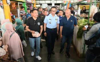 Sebagai bentuk dukungan terhadap ekonomi kerakyatan, Malang Tahes Club menggelar agenda kegiatan kolaboratif, bertajuk Pasar Rakyat dan UMKM, di Pasar Oro-Oro Dowo, Kota Malang, Jumat (30/5/2025).