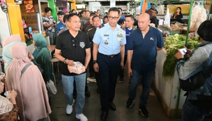 Pasar Oro-Oro Dowo Dipadati Pejabat, Wali Kota dan TNI Turun Langsung Dukung UMKM