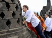 Presiden Prancis Emmanuel Macron kunjungi Candi Borobudur bersama Presiden Prabowo.