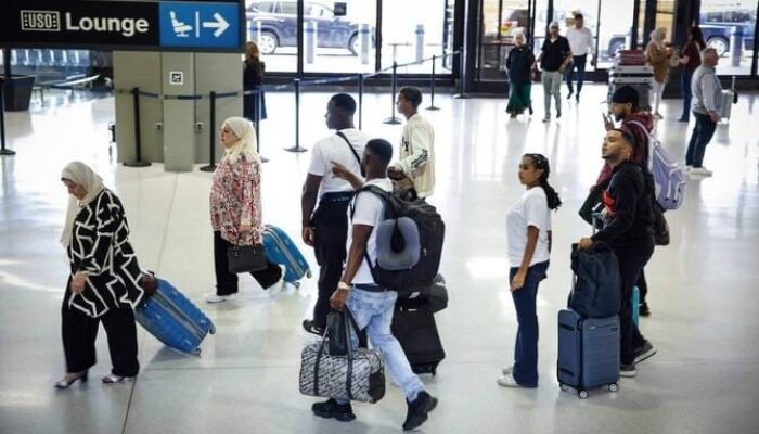 Trump Umumkan Kebijakan Baru Pembatasan Perjalanan Kepada 12 Negara