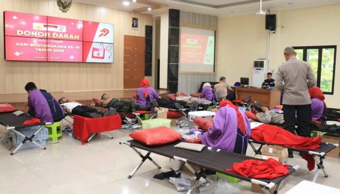 Ratusan Peserta ikuti Donor Darah Polres Malang dalam Rangka Hari Bhayangkara ke-79