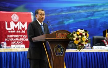 Universitas Muhammadiyah Malang (UMM) kembali menggelar acara wisuda ke-118 yang berlangsung meriah dan penuh makna. Acara ini terasa istimewa karena kehadiran Duta Besar Republik Indonesia untuk Mesir, Dr. (HC) Luthfi Rauf MA, yang memberikan orasi ilmiah sekaligus menyampaikan pesan strategis terkait pentingnya pendidikan dalam menghadapi tantangan zaman global.