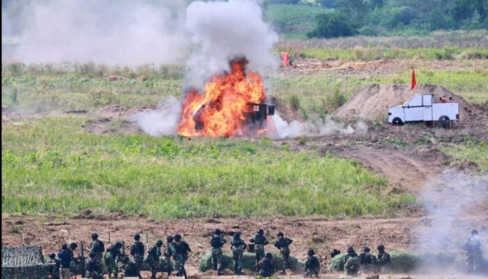 TNI AU Unjuk Kekuatan di Langit Kalimantan Selatan, Komandan Lanud Abd Saleh Saksikan Langsung Latihan Tempur Sikatan Daya 2025
