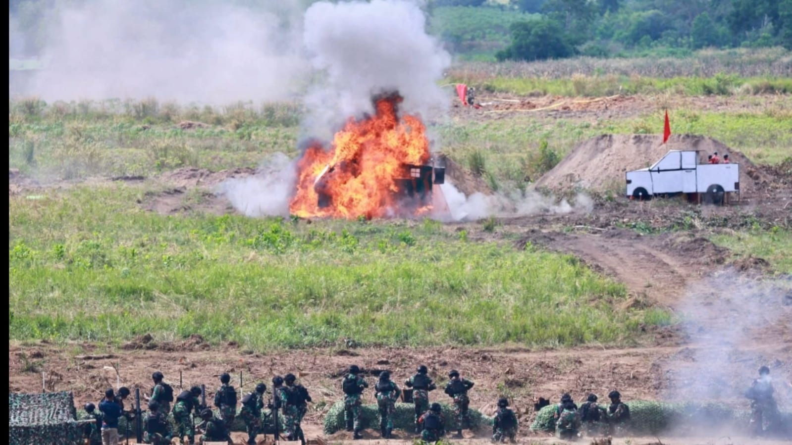 TNI AU Unjuk Kekuatan di Langit Kalimantan Selatan, Komandan Lanud Abd Saleh Saksikan Langsung Latihan Tempur Sikatan Daya 2025