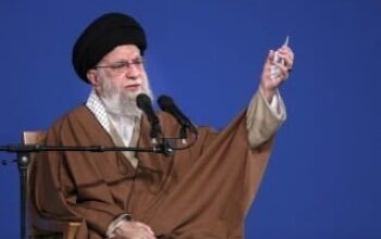 Setelah lebih dari sepekan tak terlihat sejak pecahnya perang Israel-Iran, Pemimpin Tertinggi Iran, Ayatollah Ali Khamenei akhirnya tampil kembali di publik dan menyampaikan pernyataan pertamanya sejak gencatan senjata diumumkan.