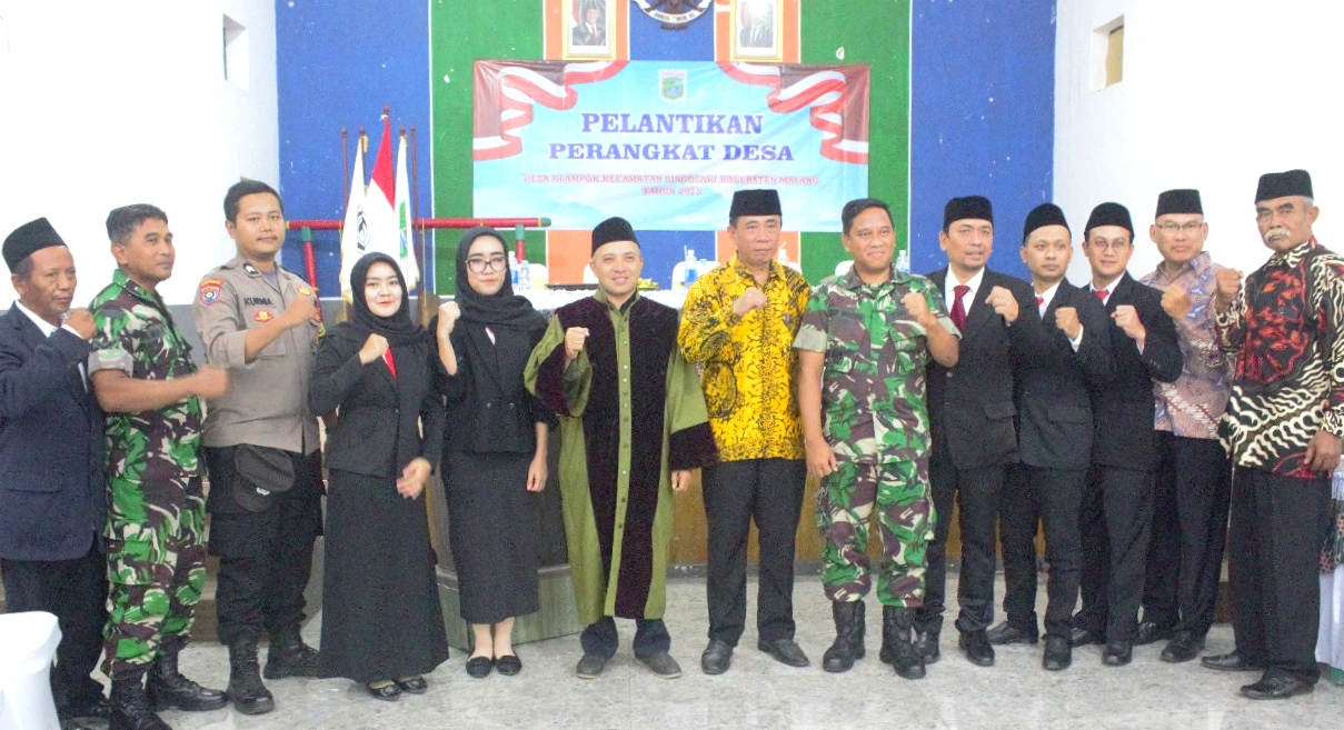 Empat Perangkat Desa Klampok baru saja dilantik. Diantaranya yaitu dua kepala dusun dan sisanya adalah kaur perencanaan dan kasi pelayanan, Sabtu (31/05/2025).