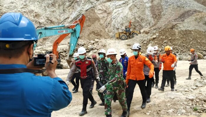 Satu Jenazah Kembali Ditemukan dalam Evakuasi Korban Longsor di Tambang Galian C Gunung Kuda Cirebon