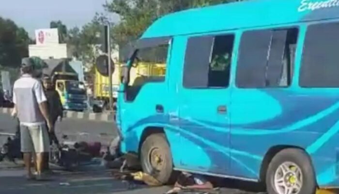 Truk Wing Box Seruduk 7 Kendaraan di Exit Tol Purwodadi, 1 Tewas dan 6 Luka Berat