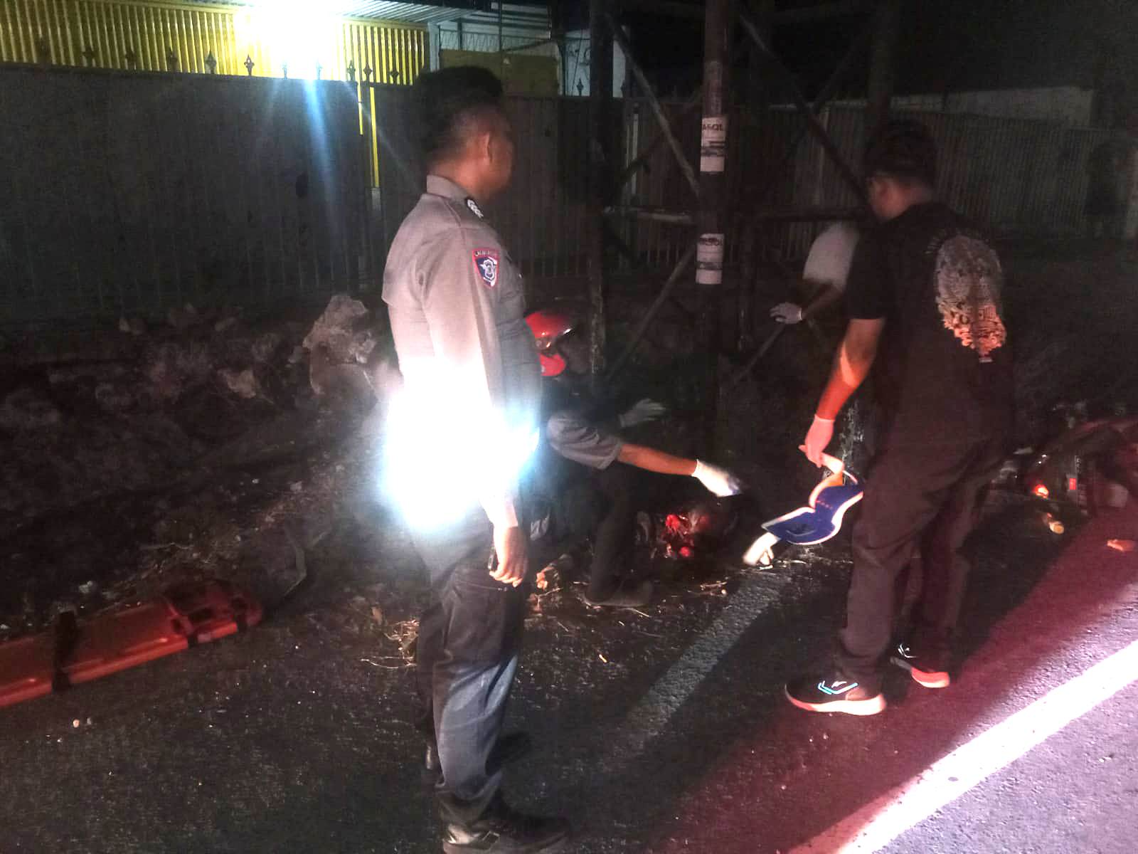 Hantam Pohon Lalu Tiang Reklame, Pemuda Singosari Tewas Mengenaskan di Jalan Raya Saat Subuh