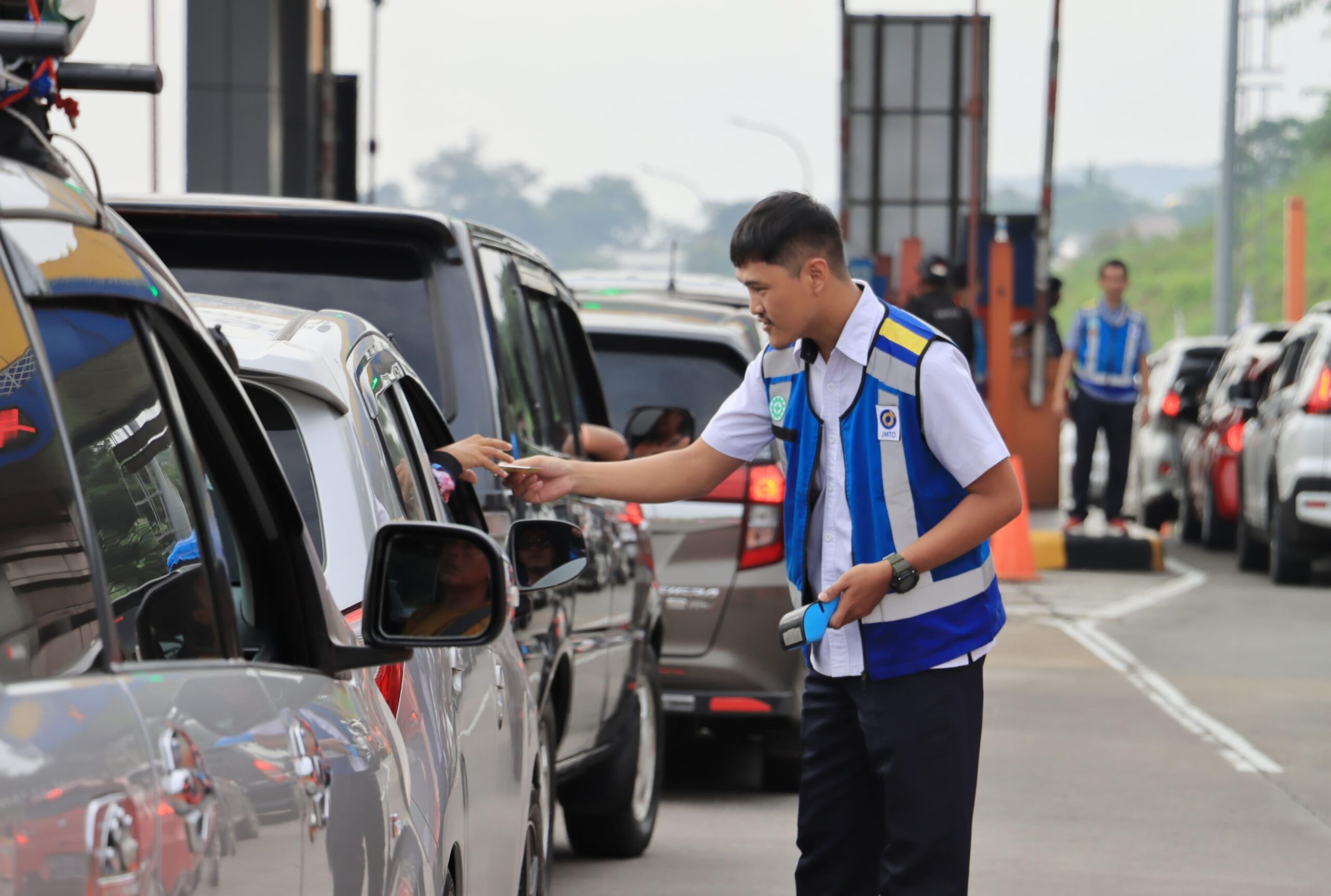 PT Jasamarga Transjawa Tol sebagai bagian dari Jasa Marga Group yang mengelola ruas jalan tol Trans Jawa memberikan diskon tarif tol sebesar 20 persen yang diberlakukan pada hari ini Jumat (6/06/2025).