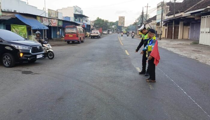 Tertidur di Atas Motor, Pemuda Kalipare Tabrak Truk Parkir dan Tewas Saat Dirawat