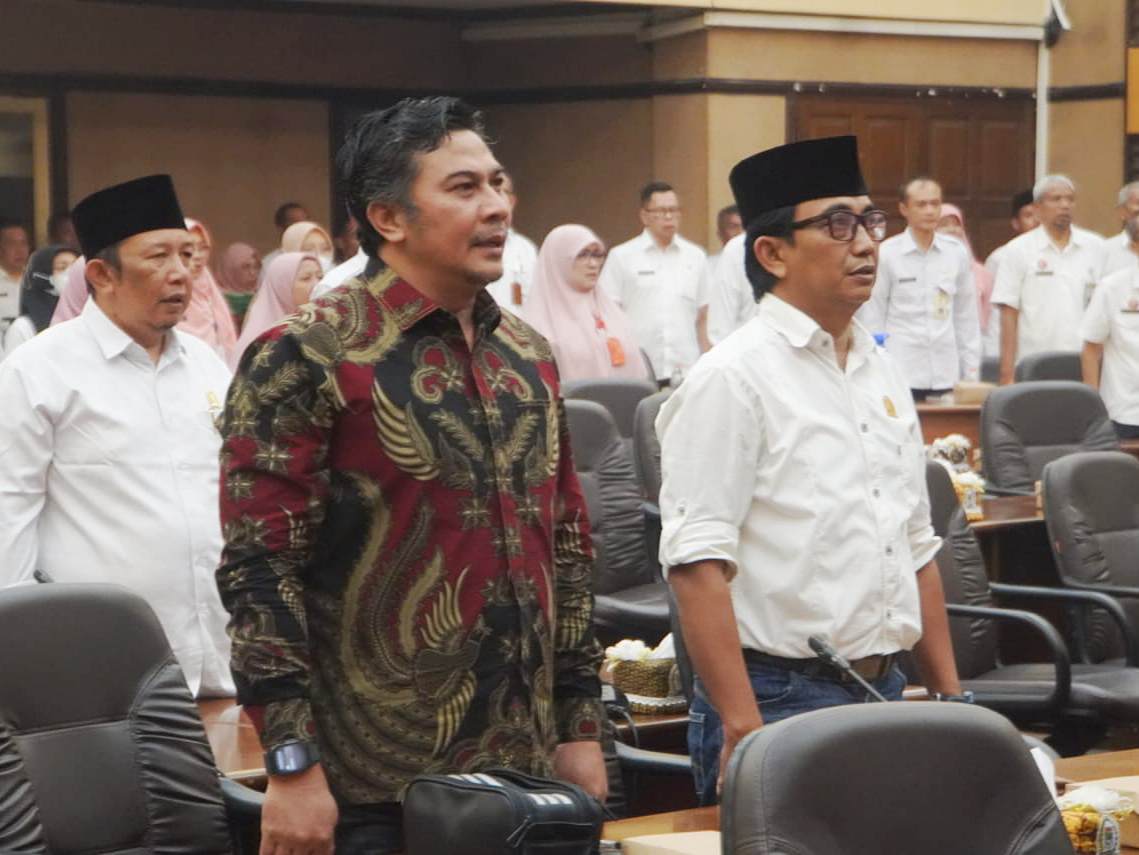 Dalam dinamika politik yang kerap penuh intrik dan rivalitas, terpilihnya Abdul Qodir alias Adeng sebagai Ketua Panitia Khusus (Pansus) RPJMD 2025–2026 DPRD Kabupaten Malang terasa seperti episode langka: mulus, minim gesekan, tapi penuh makna strategis.