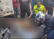 Kecelakaan tragis kembali terjadi di ruas jalan wilayah Kabupaten Sidoarjo. Tiga remaja pengendara sepeda motor mengalami kecelakaan hebat setelah menabrak bagian belakang sebuah truk yang tengah terparkir di tepi Jalan Raya Kletek, Kecamatan Taman, Sabtu (7/6/2025) pagi.