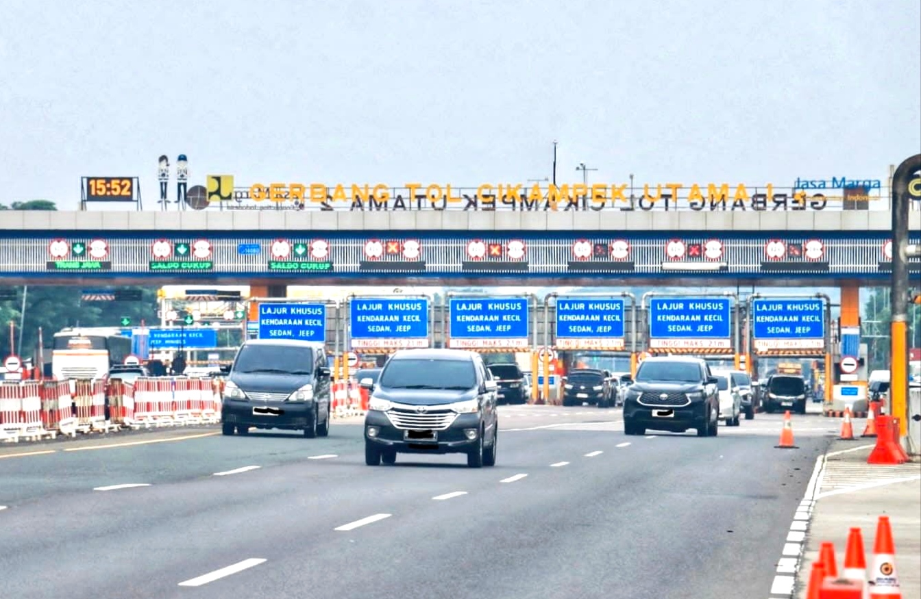 PT Jasamarga Transjawa Tol (JTT) mencatat volume kendaraan mengalami lonjakan lalu lintas signifikan dari arah Timur Trans Jawa, sebanyak 53.409 kendaraan dari Wilayah Timur Trans Jawa melalui Gerbang Tol (GT) Cikampek Utama.