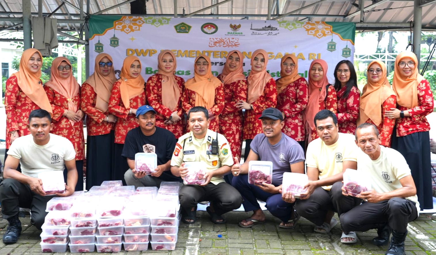 Total ada enam ekor sapi kurban dari Badan Pengelola Keuangan Haji (BPKH) bekerja sama dengan Lazismu yang diterima oleh Dharma Wanita Persatuan (DWP) Kementerian Agama RI.