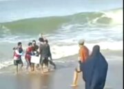 Liburan keluarga ke Pantai Wediawu, Desa Purwodadi, Kecamatan Tirtoyudo, Kabupaten Malang, berubah menjadi tragedi.