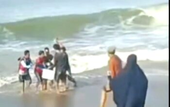 Liburan keluarga ke Pantai Wediawu, Desa Purwodadi, Kecamatan Tirtoyudo, Kabupaten Malang, berubah menjadi tragedi.