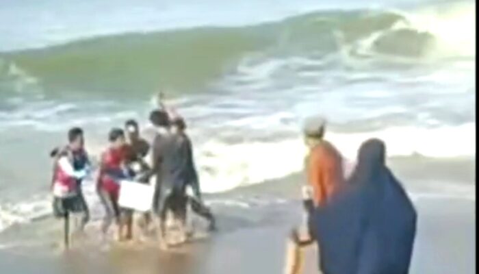 Wisata Keluarga ke Pantai Wediawu Berujung Duka, Nenek asal Sidoarjo Meninggal Dunia Terseret Ombak