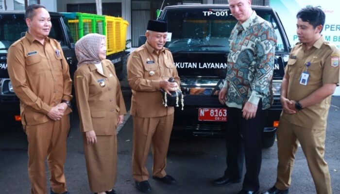 Menuju Malang Bersih, Bupati Malang Berikan Puluhan Kendaraan hingga Puluhan Ribu Tempat Sampah