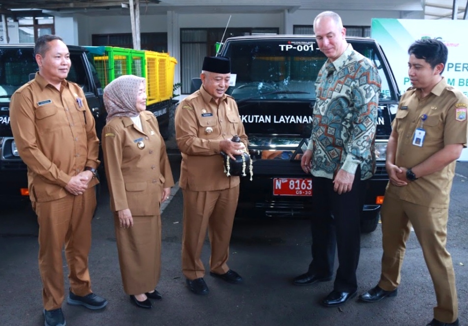 Demi mewujudkan Kabupaten Malang yang bersih, sehat, dan berkelanjutan, Bupati Malang H. M. Sanusi meresmikan Program Bersih Indonesia di Peringgitan Pendopo Malang pada Selasa 10/6/2025 sore.