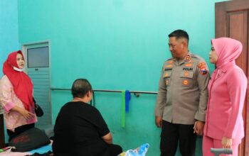 Hari Bhayangkara ke-79, Kapolres Malang Sambangi Anggota Sakit dan Purnawirawan Polri