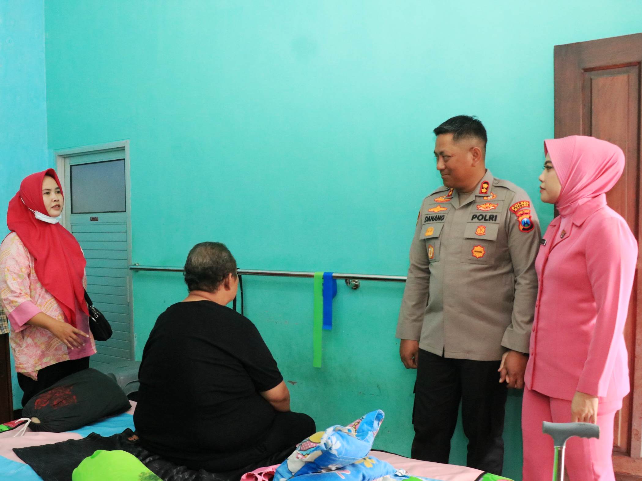 Hari Bhayangkara ke-79, Kapolres Malang Sambangi Anggota Sakit dan Purnawirawan Polri