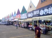 Ada wacana tempat florawisata Santerra De Laponte yang berlokasi di Desa Pandesari Kecamatan pujon Kabupaten Malang bakal disegel atau ditutup. Tentu hal itu berpotensi mendapat perlawanan dari para pedagang, karyawan dan paguyuban ojek yang berada di lokasi wisata yang sudah berdiri sekitar 4,5 tahun itu.