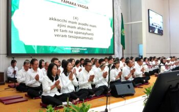 Syair Kitab Suci Dhammapada serentak dibaca 2569 umat buddha seluruh Indonesia pada Minggu (15/6/2025).